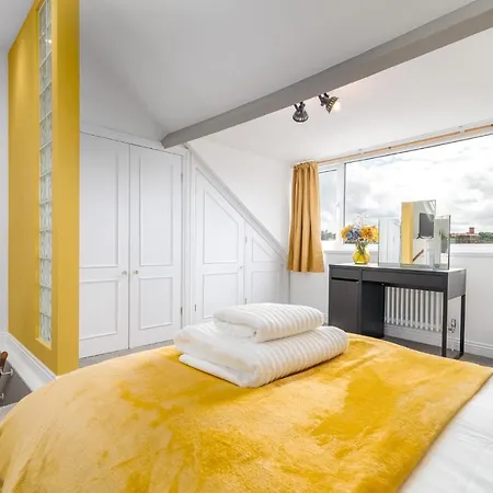 Host & - Railman's Rest Whitby