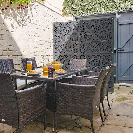 Host & - Railman's Rest