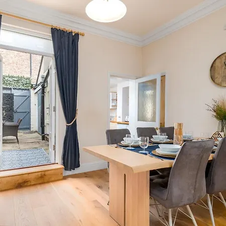 Host & - Railman's Rest Whitby