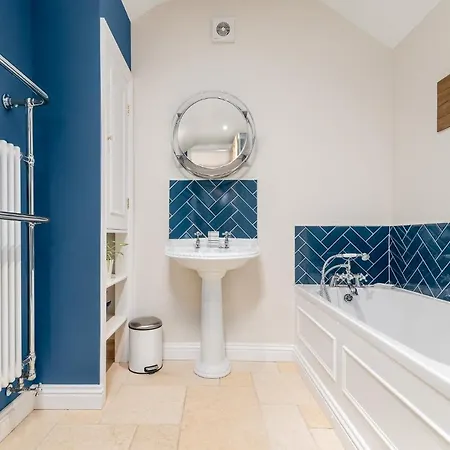 Host & - Railman's Rest