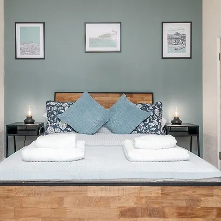 Host & - Railman's Rest Whitby